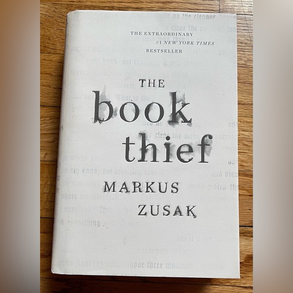 The Book Thief / Markus Zusak - Picture 1 of 5